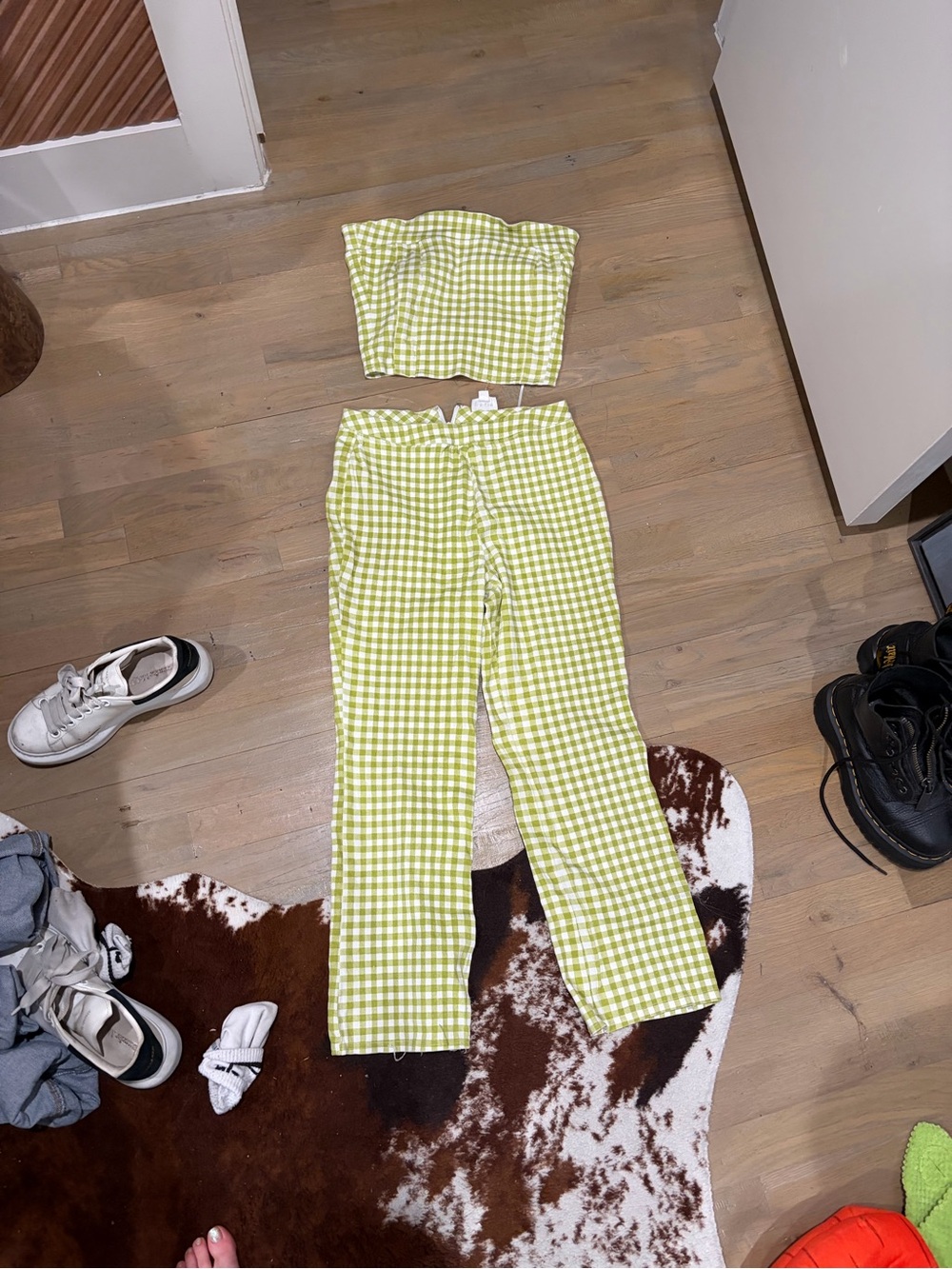 Le Lis Lime Gingham Strapless Crop Top & Straight-Leg Pants - Picture 6 of 7